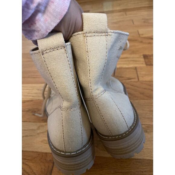 NWOT Universal Thread Women's Beige Canvas Combat Boots Lace-Up & Side Zipper 9 - Picture 5 of 8